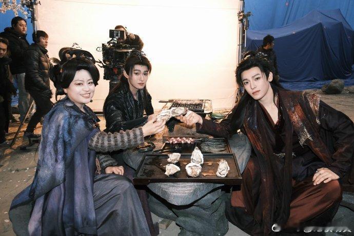 侯明昊说纪伯宰不会孤单了侯明昊的收官长文，小猴子真的很认真对待每一部剧，纪伯宰有