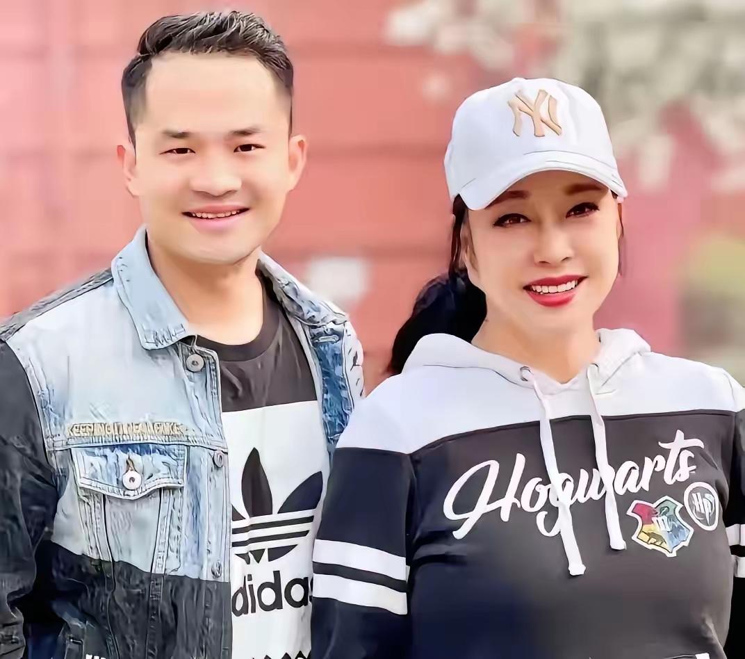 万万没想到74岁的刘晓庆，
会被一个36的男人逼到法庭。

36岁vs74岁。一