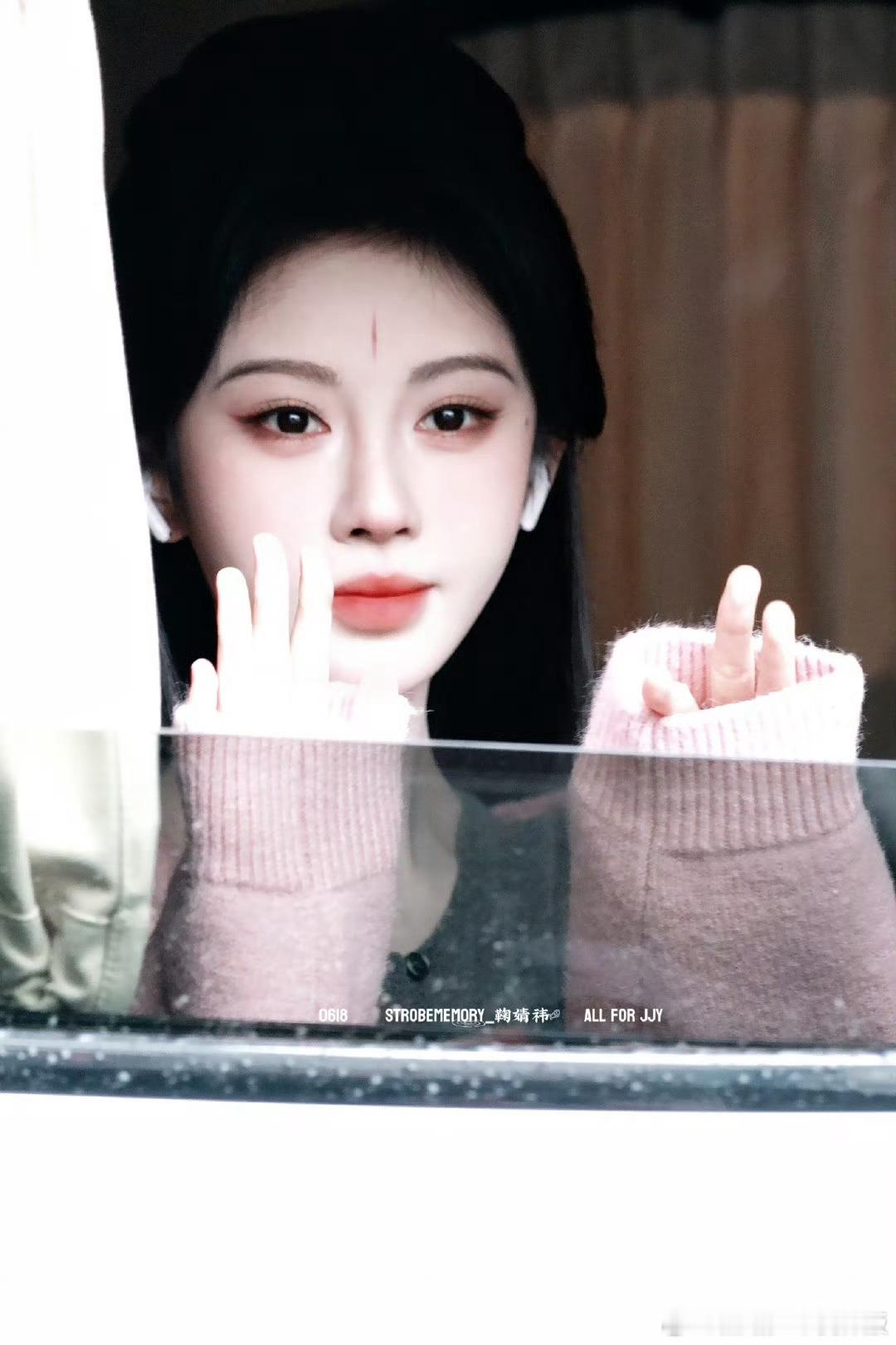 jjy 鞠婧祎露芜衣 jjy鞠婧祎姜黎非jjy鞠婧祎“耳机里单曲循环是她的歌 心