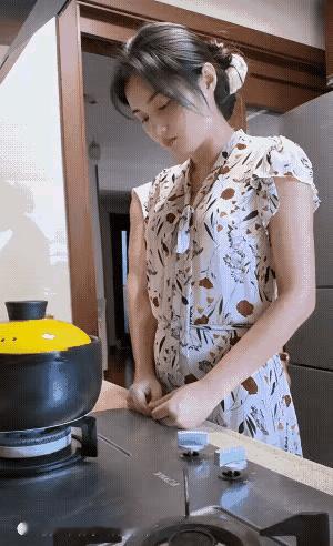 美女这一招干的相当漂亮搞笑 高清美女