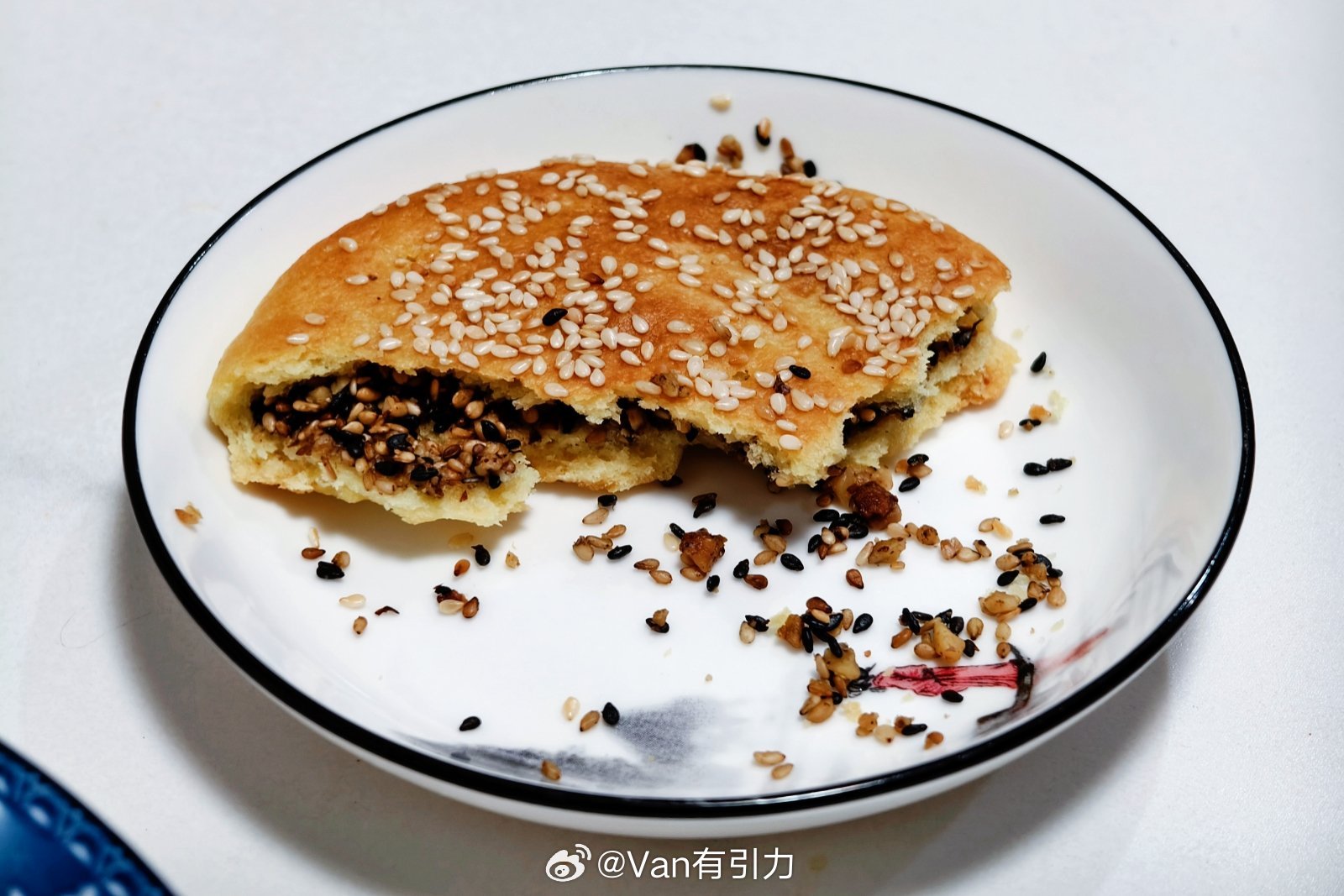 这个芝麻饼据说是山西特产，有人知道具体是啥地方的吗？不甜不咸，有点费口水[微笑]