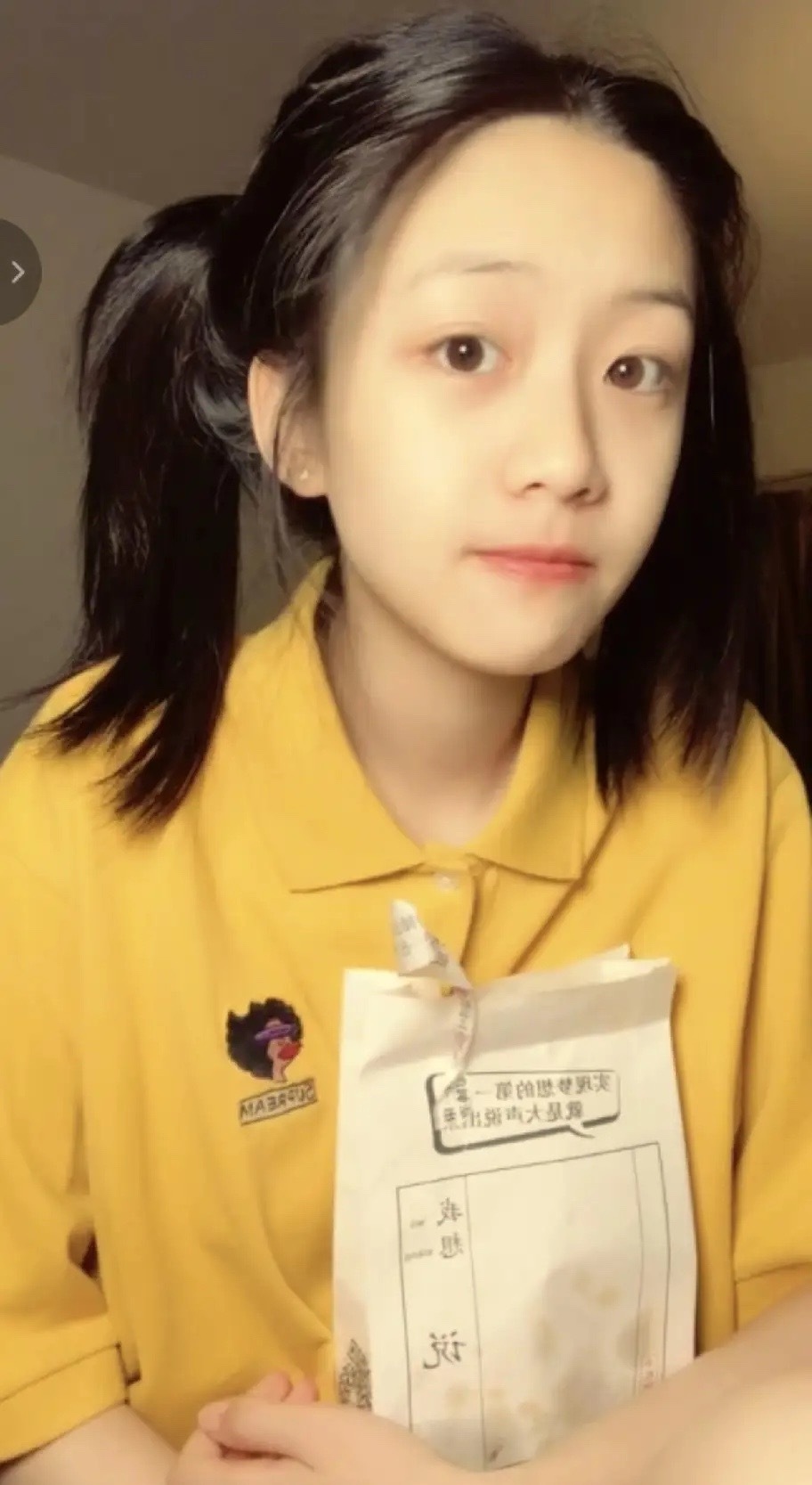 16岁的向涵之，真是好嫩啊！满脸都透着胶原蛋白，太青春洋溢了！这是百分百素颜状态