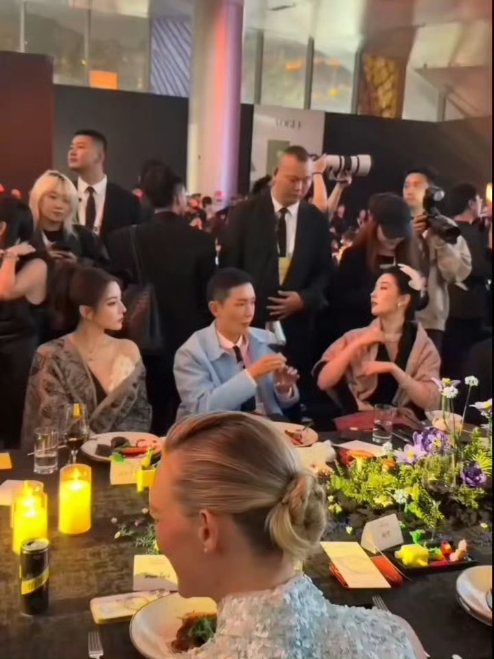 FM宇向杨紫道歉我真的心疼杨紫，这完全无妄之灾！ ​​​