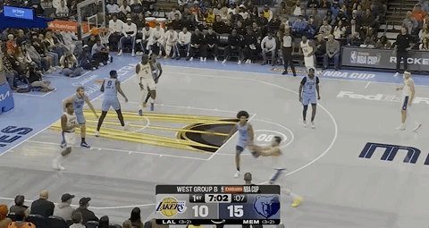 暂停，湖人13-15落后2分 ​​​​东契奇这个三分高难度！湖人vs灰熊 ​​​