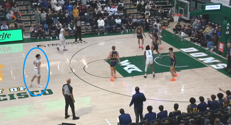 赵维伦上场了，看看能打成啥样哈。王俊杰那边到目前为止拿了7分。新赛季篮不住 ​​