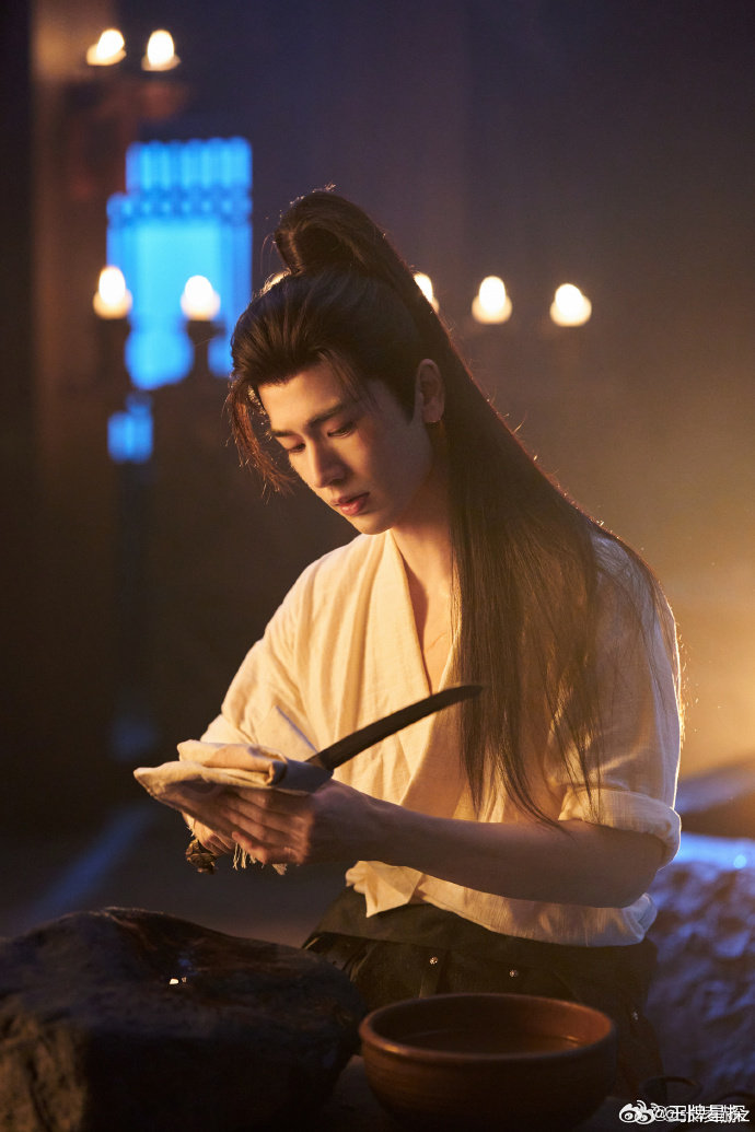 谢征情敌谢征恨上面五个《逐玉》谢征醋起来连自己都不放过，一号情敌言正可是白月光啊