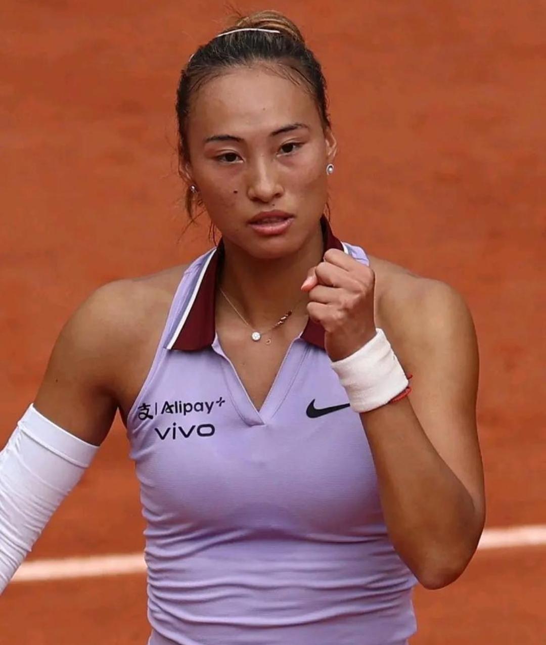 “一姐”陨落与金花怒放：郑钦文2026年在法网惨遭一轮游，中国网球的春天一去不回
