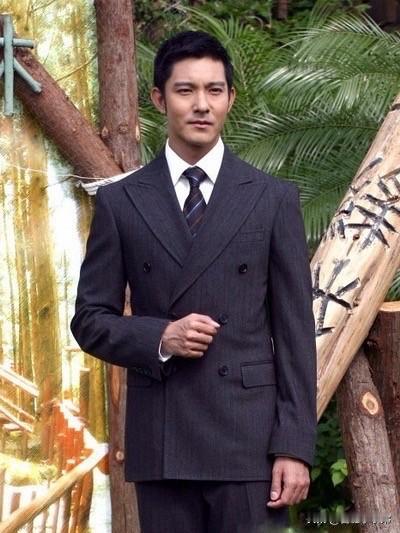 立威廉患甲状腺癌刷到立威廉患甲状腺癌，已经做了两次手术了。小时候看《绿光森林》《