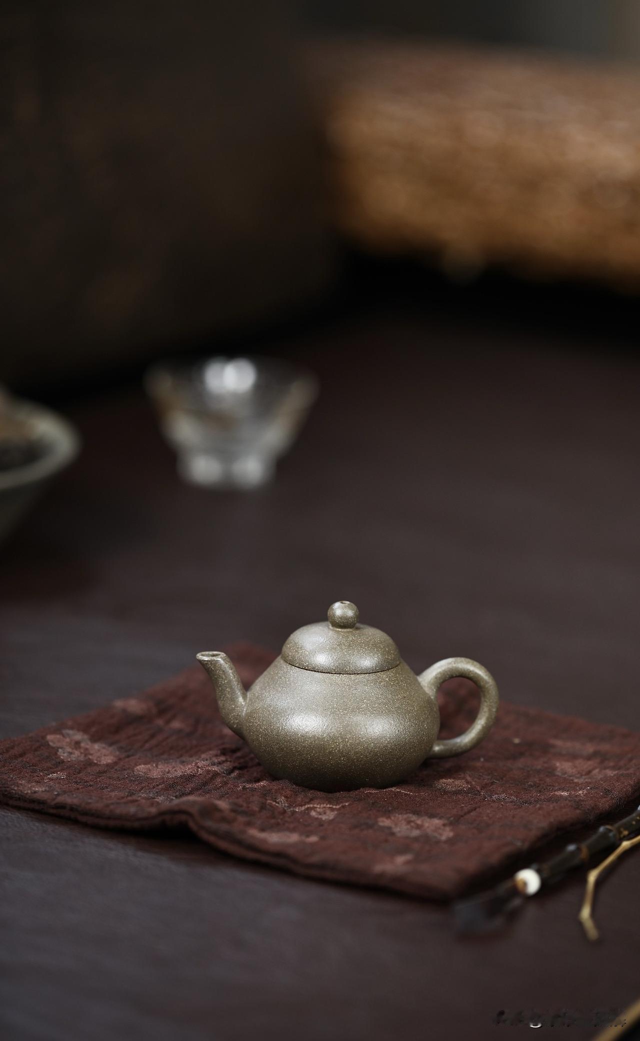老味小梨形丨全手工丨功夫茶具       
容量70cc丨原矿青段泥
壶身由上至