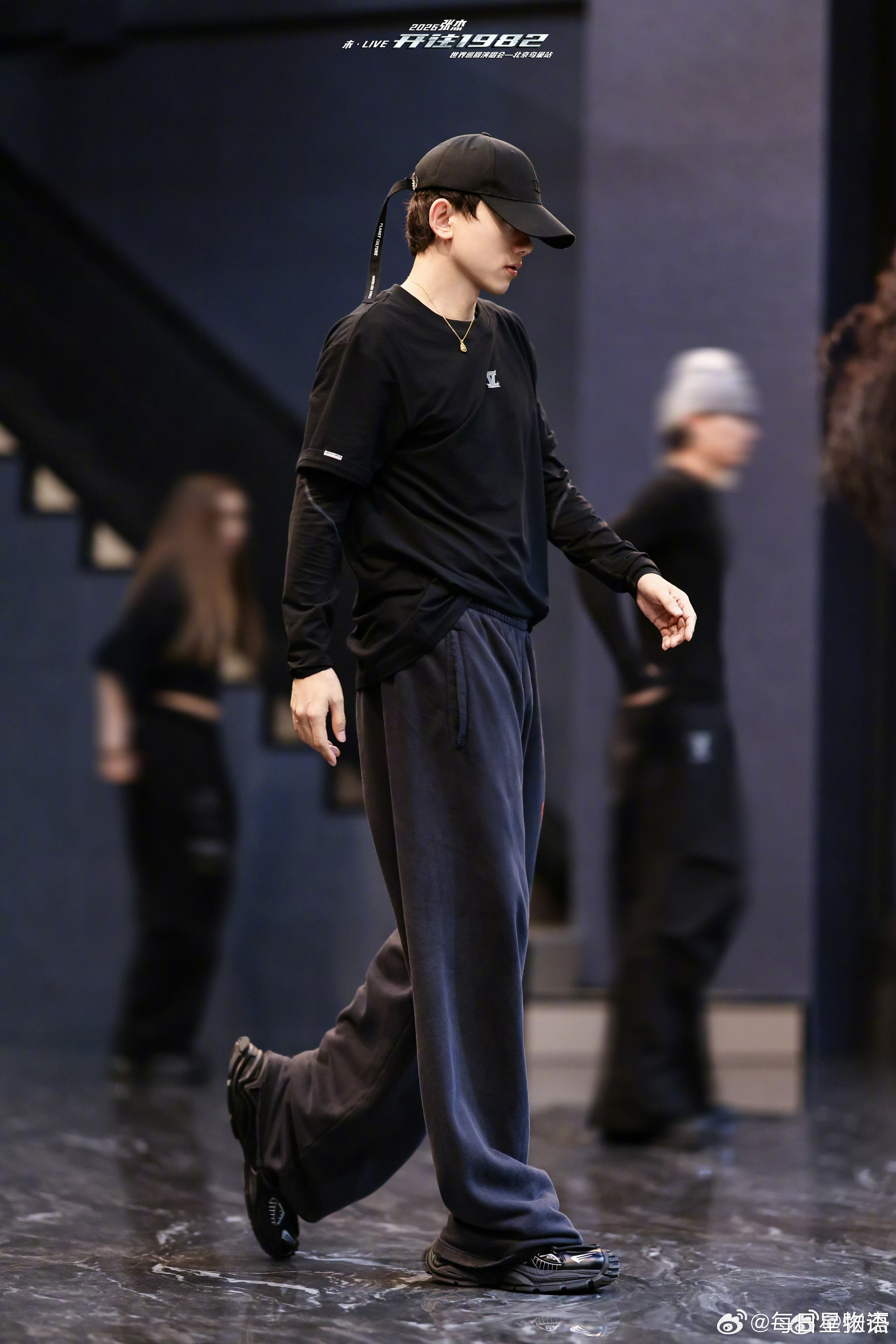 好多明星给张杰演唱会送花篮张凌赫给张杰送花篮 玛雅这波排面绝了！梁家辉、张凌赫、