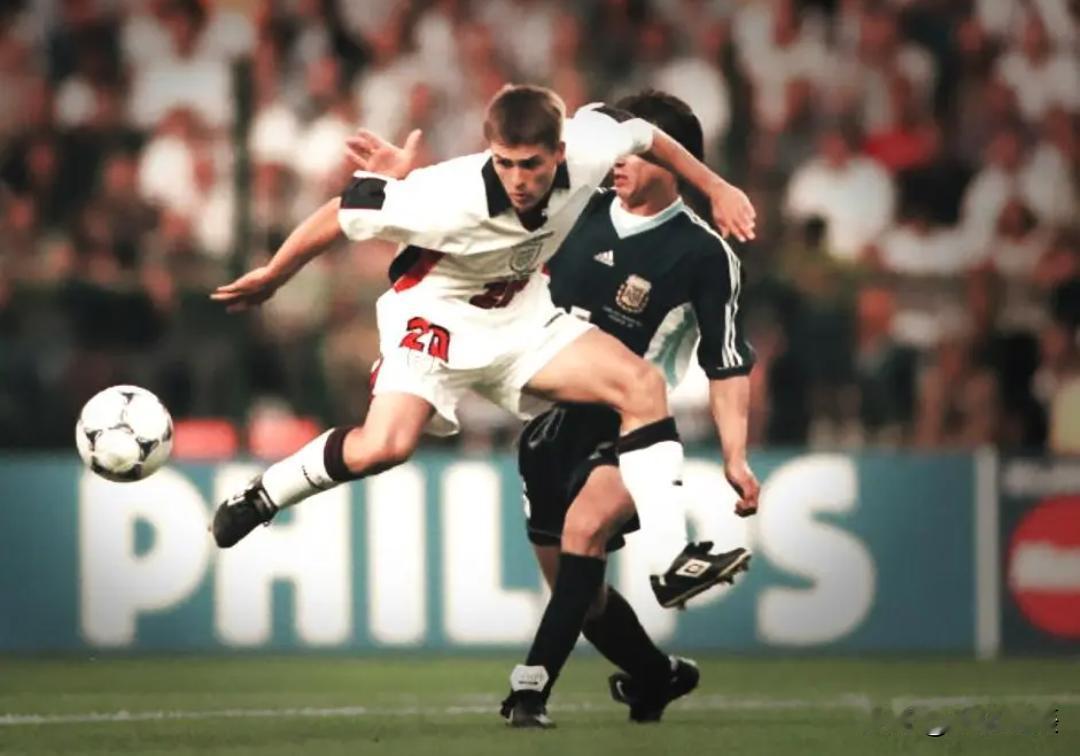 老照片：欧文鏖战98世界杯

英格兰金童欧文，原本是作为师哥福勒的替代品被选入国