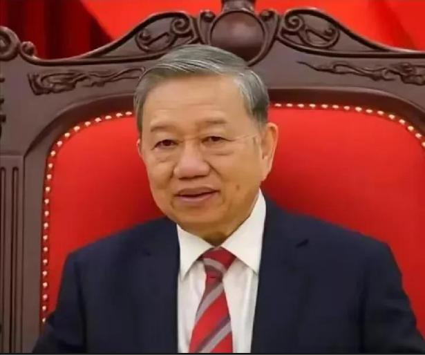 越南突然宣布！
 
8月14日越南突然出手买了100万桶美国石油，还是11月才到