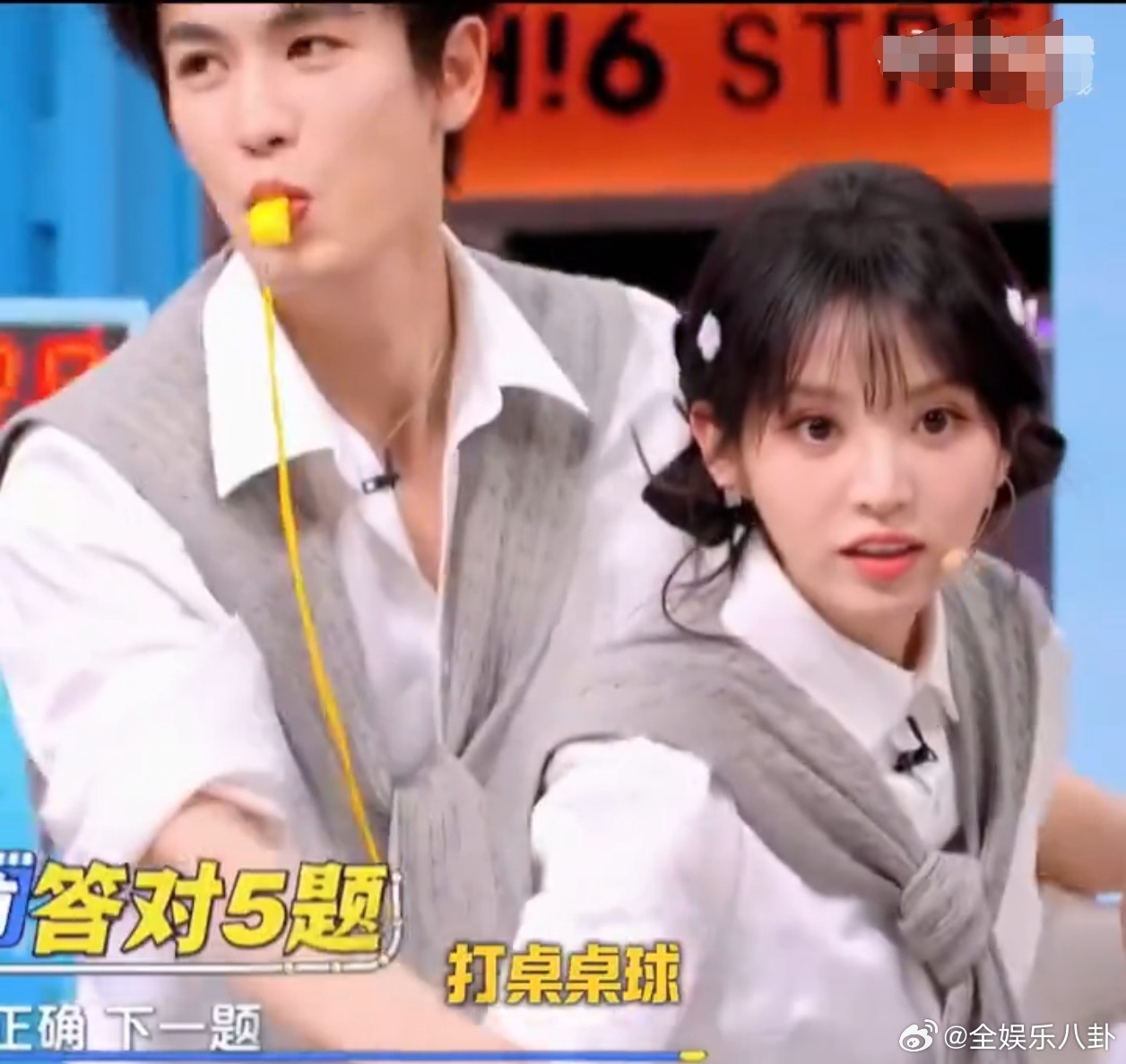 默契不是靠说的，是靠一个个小动作和瞬间的眼神交流堆出来的。你俩，我嗑到了。张凌赫