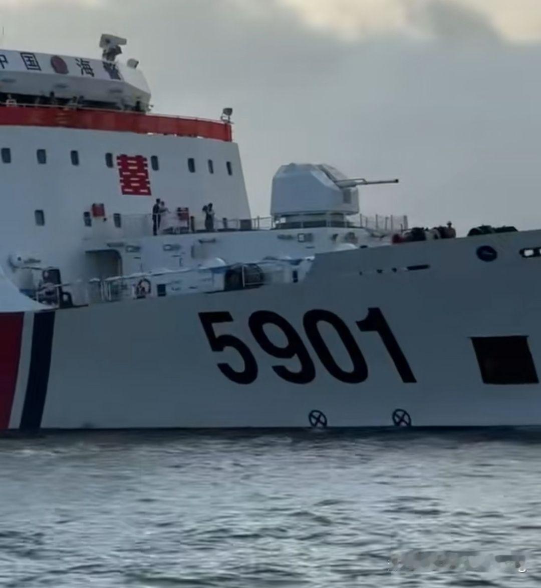 59改，
船头的喜字是重点！

军舰，
军舰，
你可曾装过囍时糖？

如果，
舷