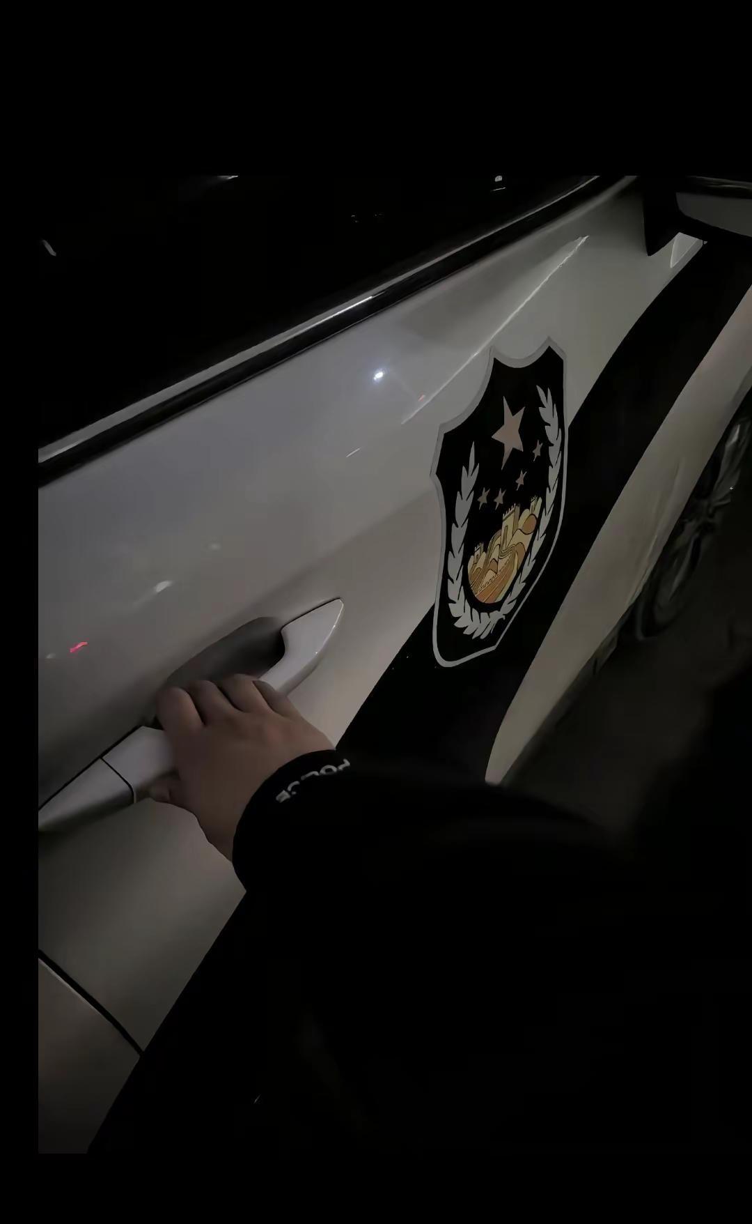 从不是超人，却愿为万家灯火，身披铠甲。祝所有战友每次出警都能平安归来！