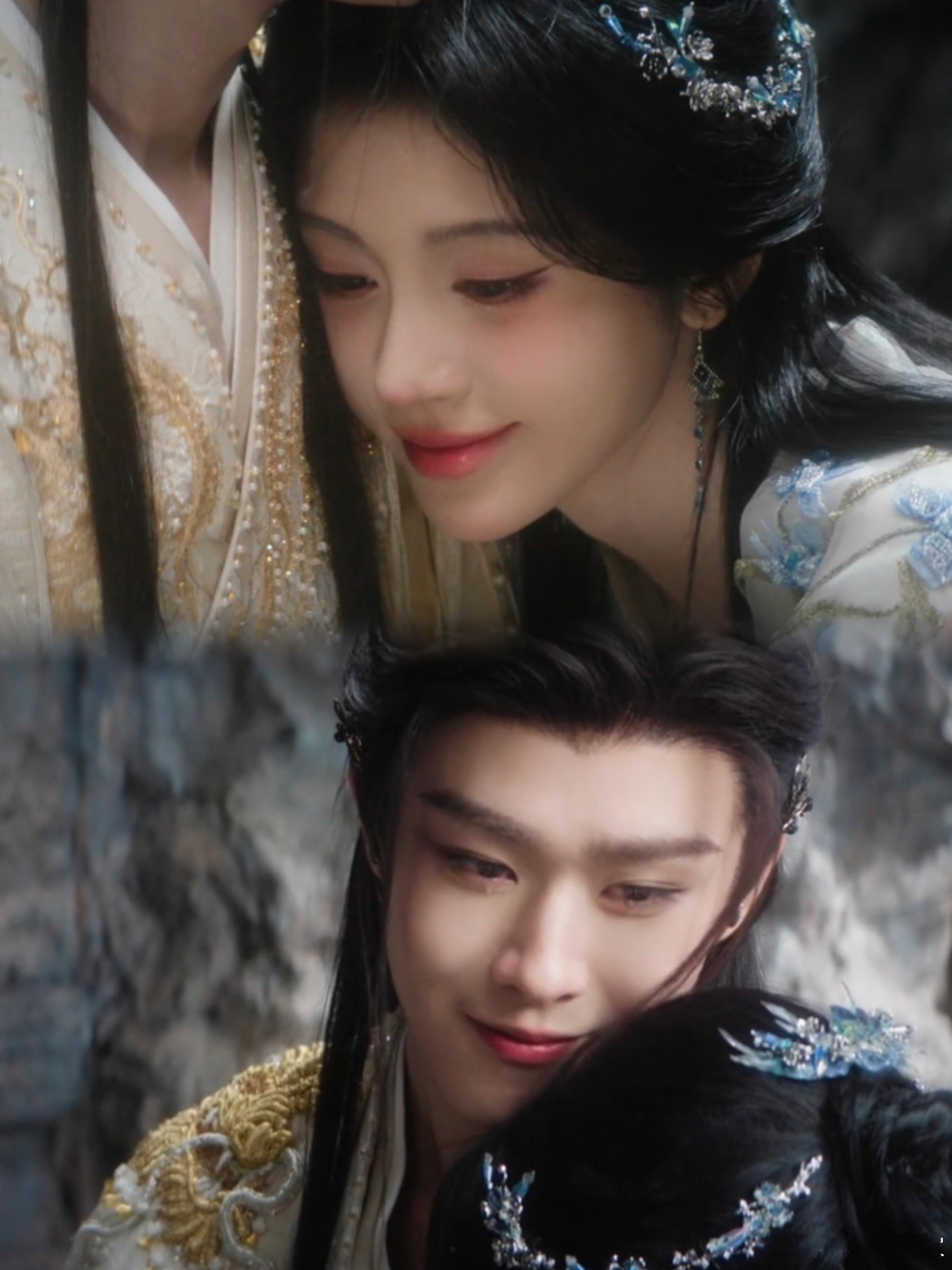 露芜衣寄灵互送定情信物那她就是我一个人的月亮寄灵把从小陪到大的啊呜都送给露芜衣了