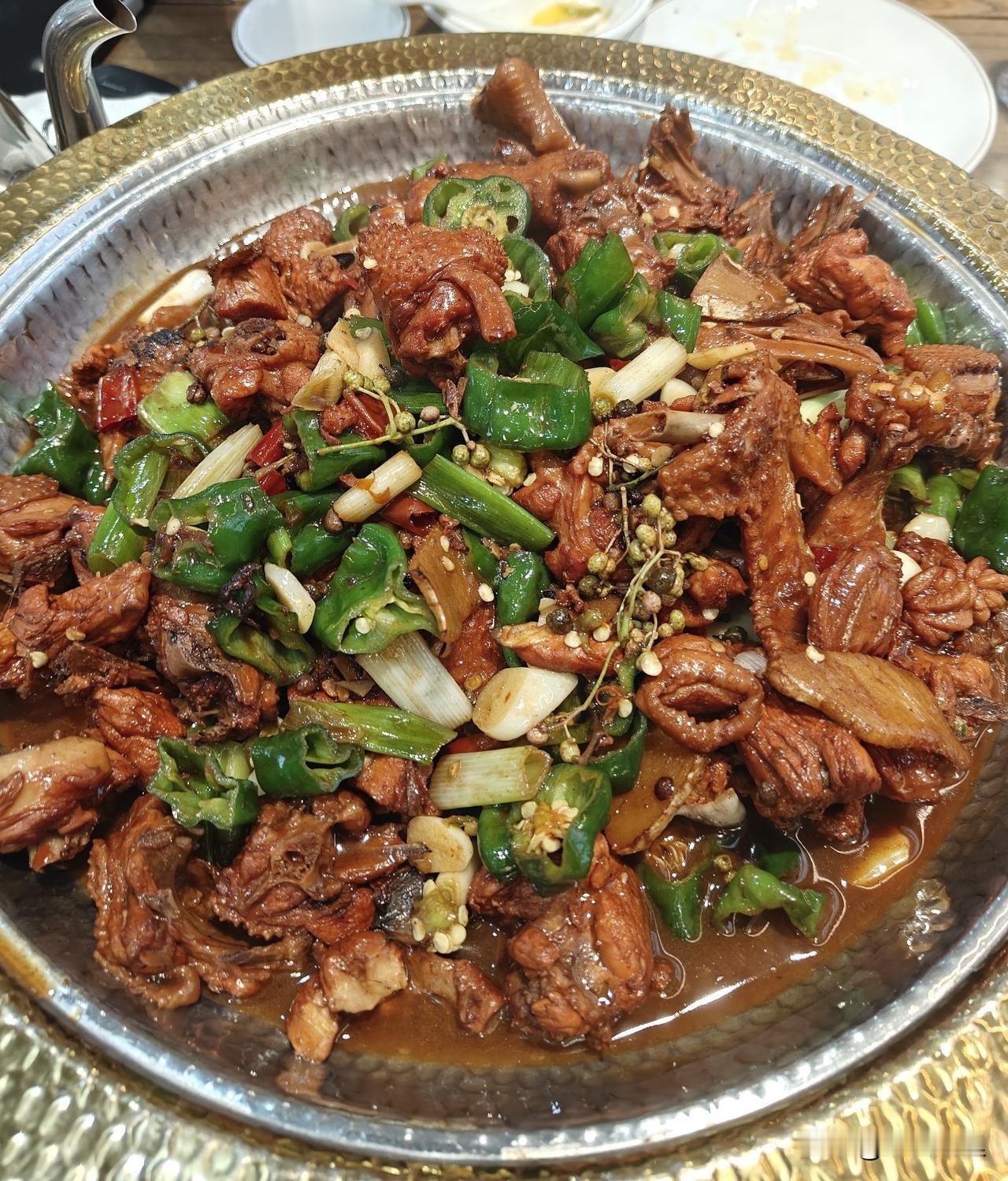 为啥非要让团购扣点也不愿意直接降价给顾客实惠呢？
我发现有些店就是全靠团购撑着！