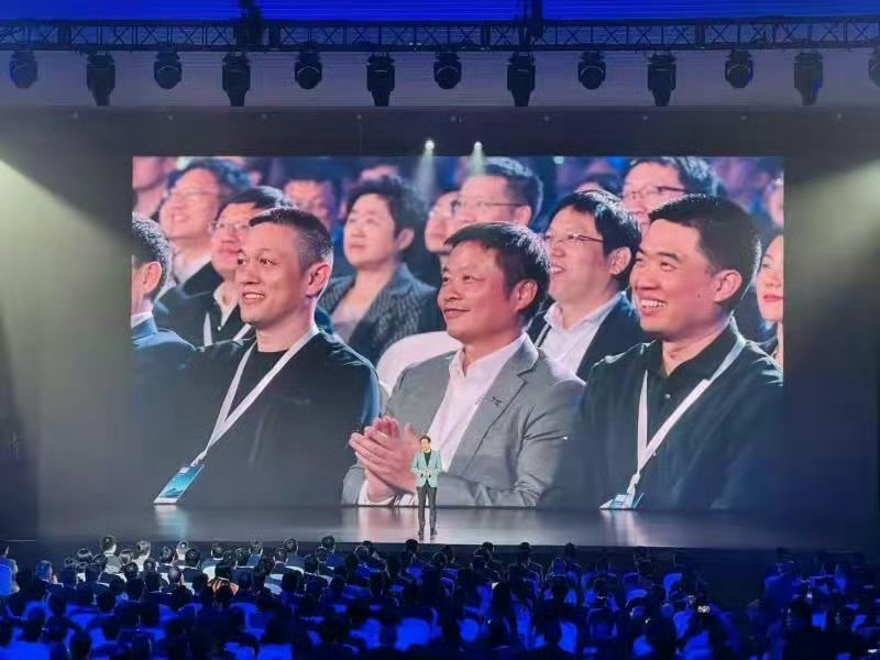 雷总的声量还是不可低估的，小米SU7发布会居然请来了“蔚小理”三大新能源汽车的创