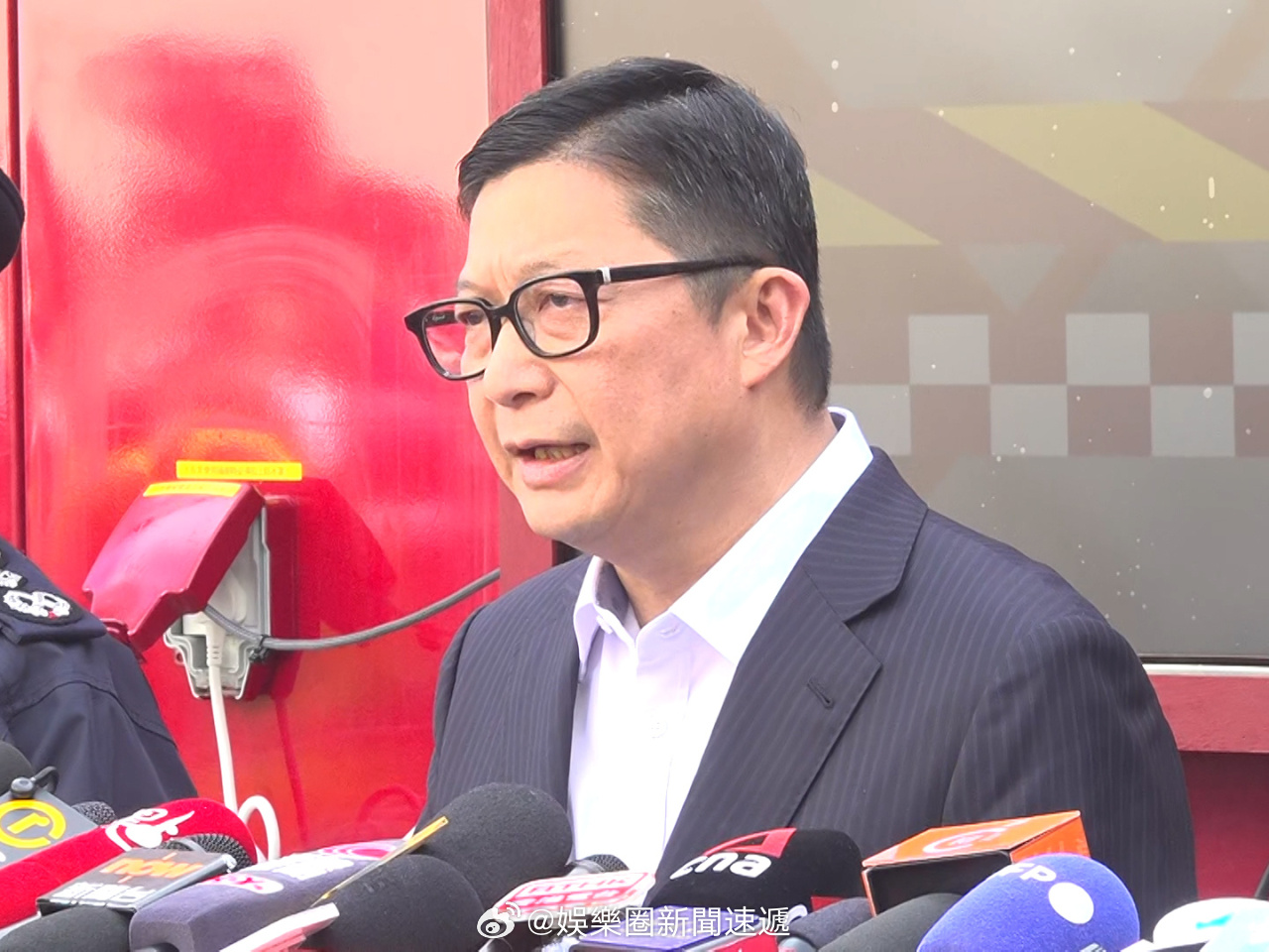 「大埔宏福苑五级大火 死亡人數增加至128人……」图：局长表示，火警造成至少12