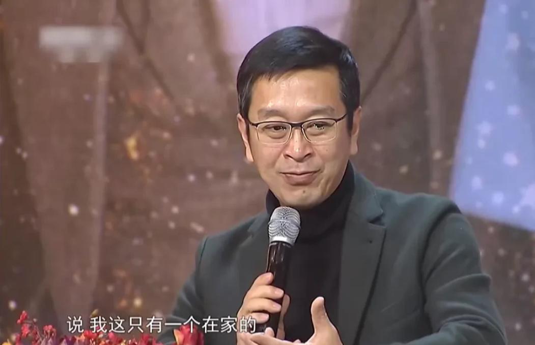 导演侯鸿亮说：“最开始《父母爱情》这部剧的女主角不是梅婷，梅婷前边那个演员已经定