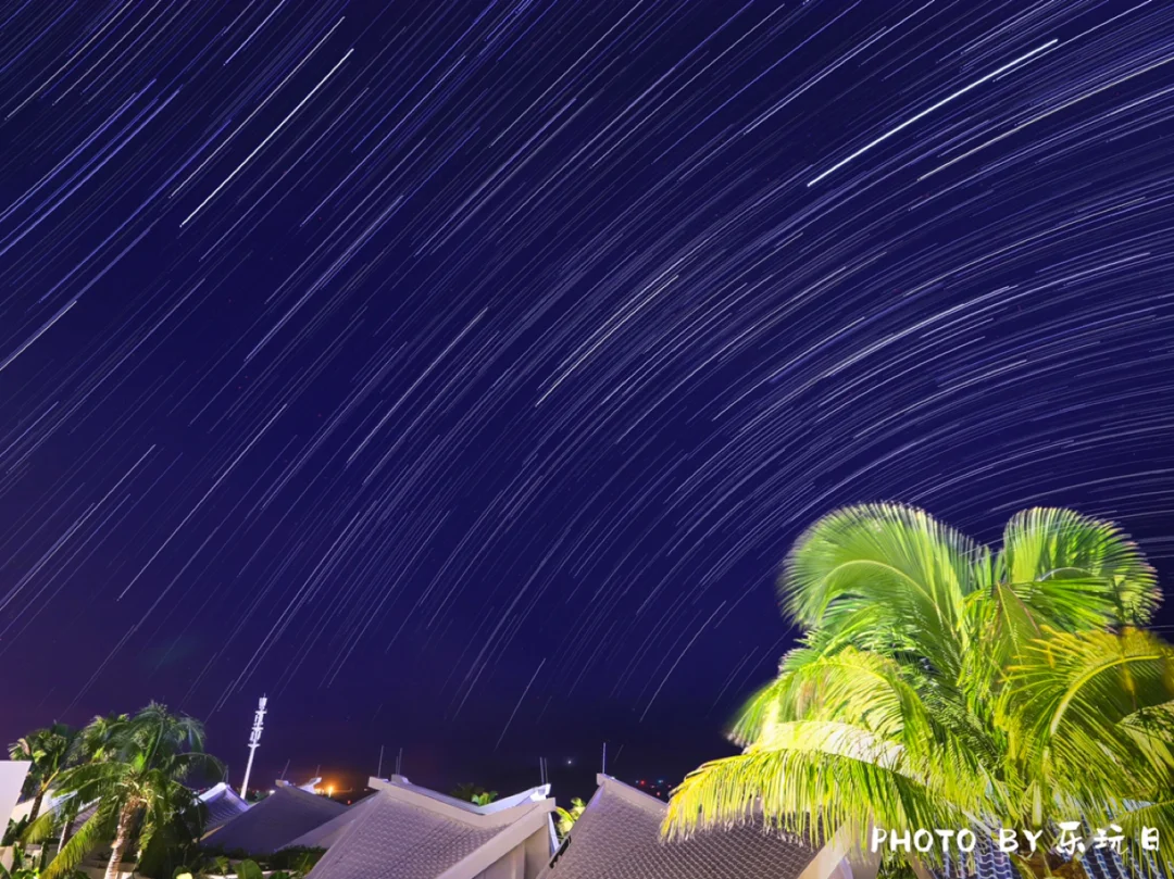 三亚旅游，星空下的泳池
