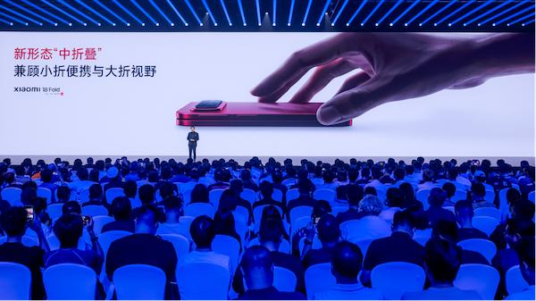 【10999元起！小米“中折”狠货来了，玄戒O3+澎湃OS 4，这波自研三件套齐