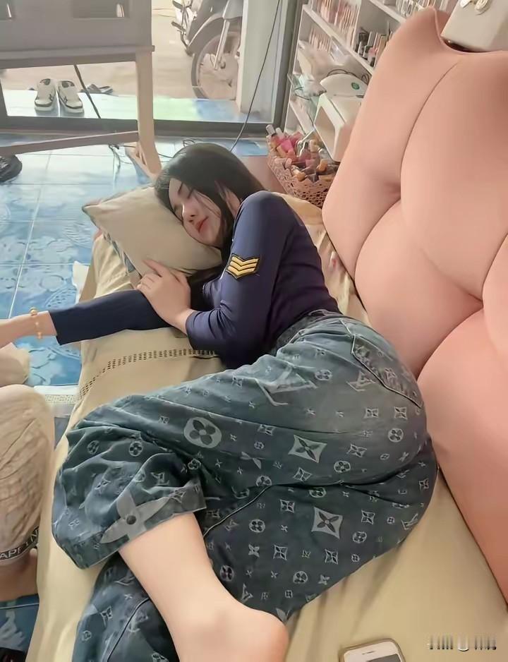 神一样的牛仔裤，你别说，贵的就是好看啊