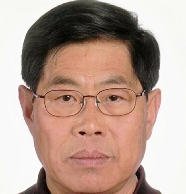 郭万钧，中国“东风”型导弹的总设计师，被判以向外国泄露国家秘密的罪名，于2007