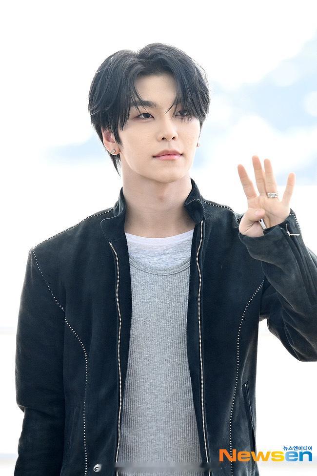 Ald1金俊抒，张家豪，Leo，李相沅，周安信，贺鑫隆，郑相炫今日机场新闻图 