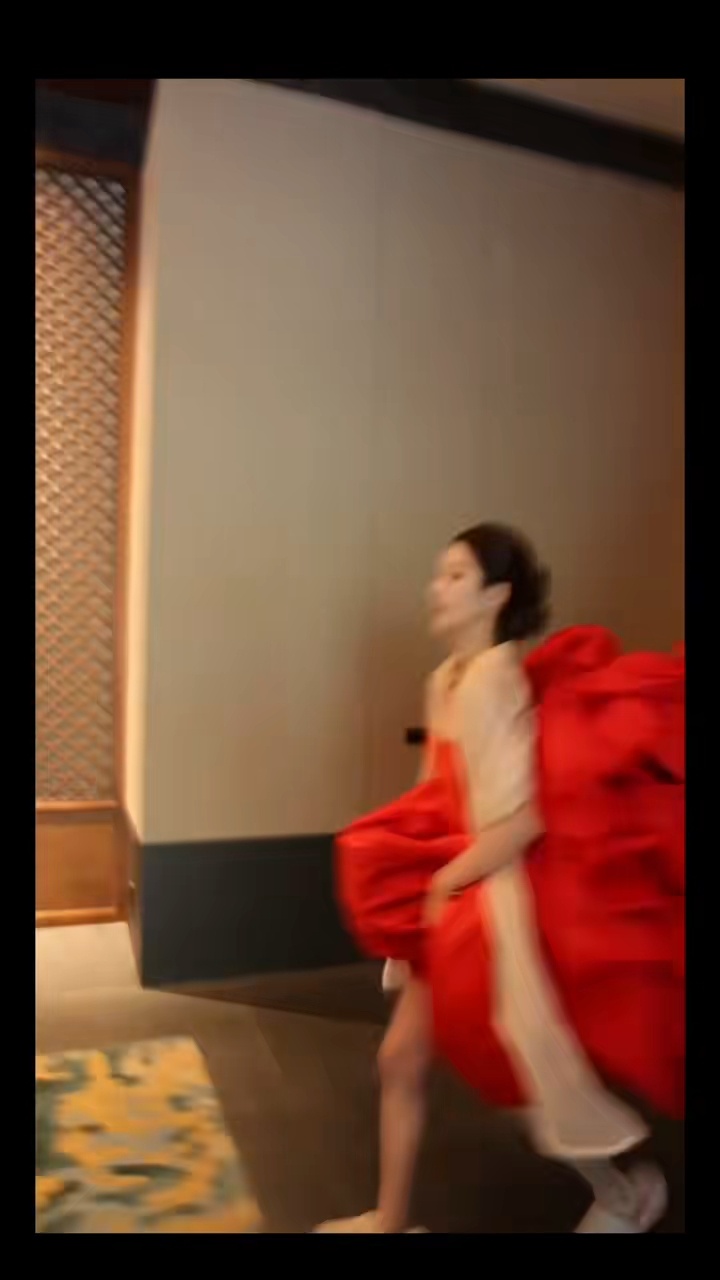 看的出来一次大型活动确实很累了😫辛苦这个小露露了
