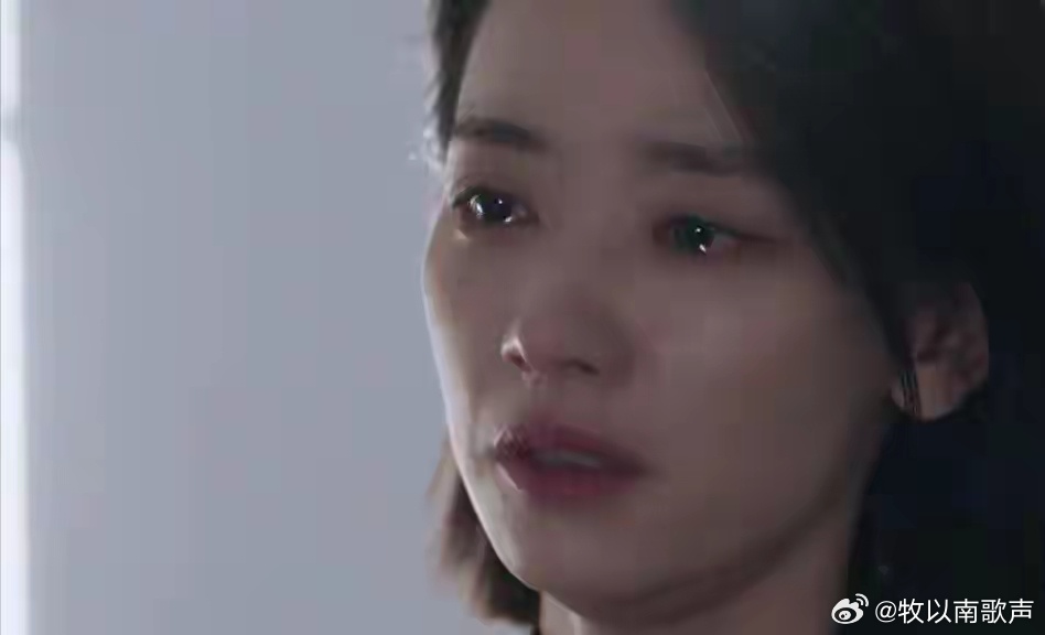 隐身的名字：水泥封尸藏复仇，以爱为名的操控最刺骨校园雕像“希望”基座坍塌，白骨与