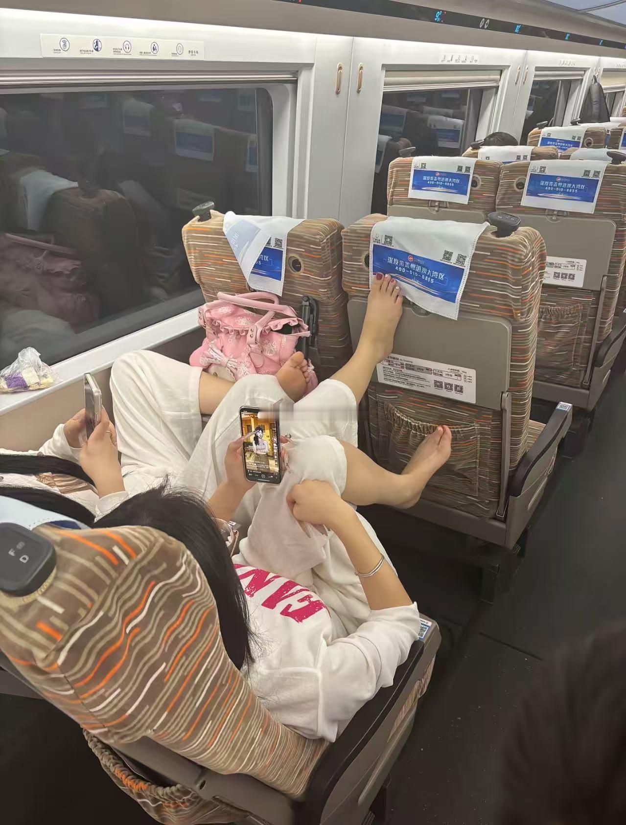 为什么每次坐高铁都能看到脚丫子？她们怎么能这么肆无忌惮……高铁的工作人员就不管管