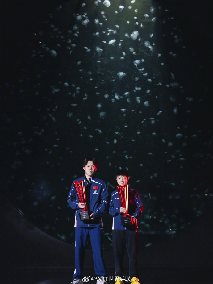 王楚钦孙颖莎新加坡城市宣传照 2026年WTT新加坡大满贯落下大幕，和分获男女单