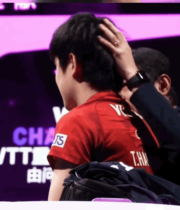 张本智和又被打自闭了！他还是过不了中国男乒这一关！王楚钦守住了！
