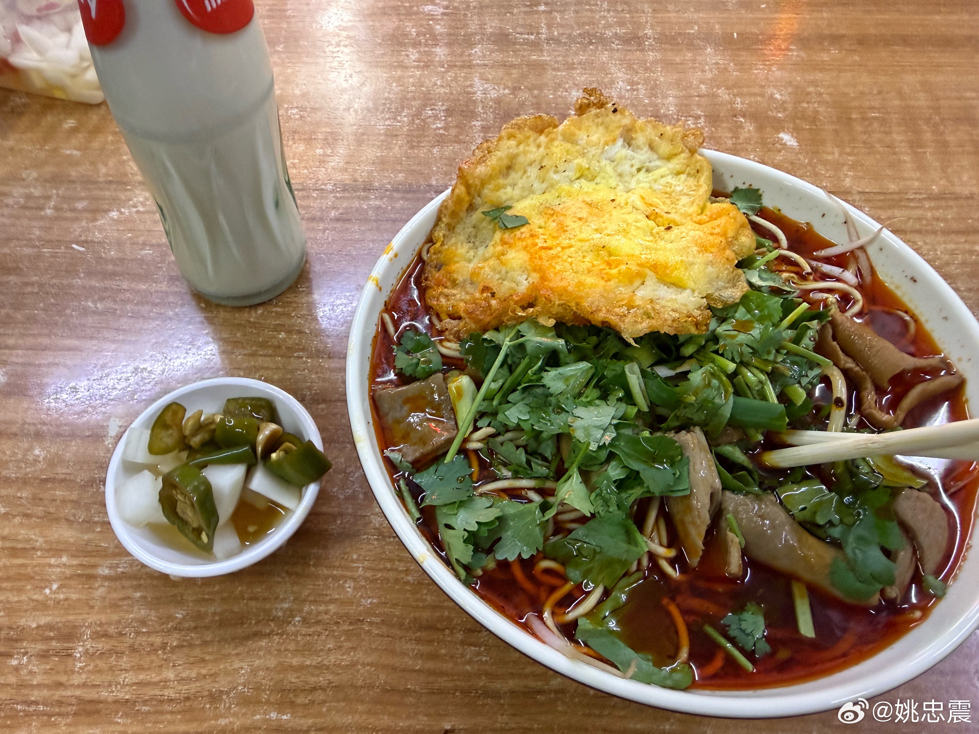 吃碗咱老家的襄阳牛杂面，缓缓，缓缓～～味道挺正宗的 