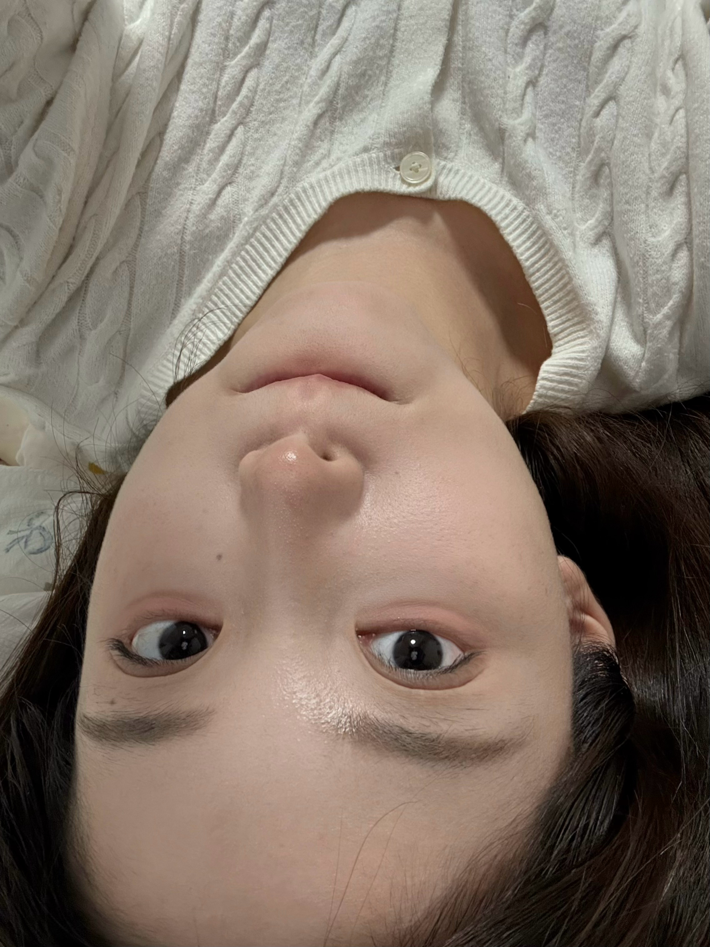 回家后再三叮嘱自己 必须洗完澡再玩手机结果 给手机充电的一秒钟是我玩手机玩的最开