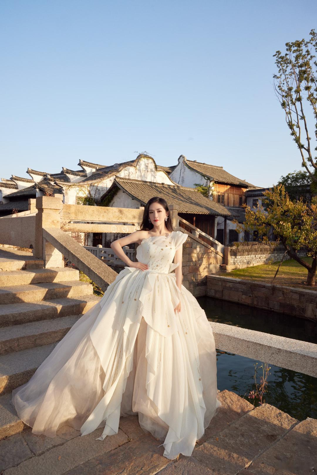 谢娜不敢相信我要主持央视中秋晚会娜姐的主持能力我们可是从小看到大的呀！！湖南卫视
