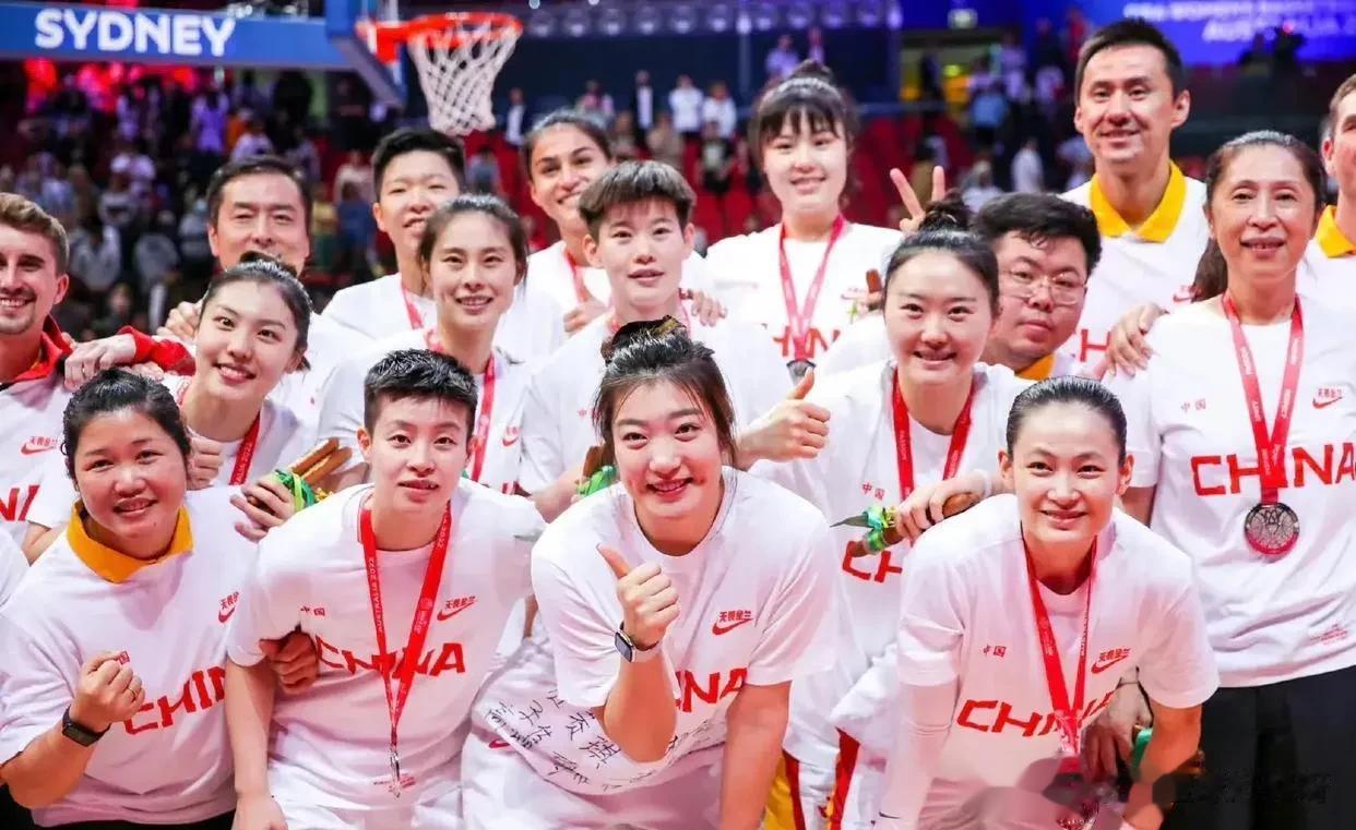 在这段时间，韩旭帮助中国女篮大学生运动会获得了金牌，至此在本年度的三次大赛中，韩