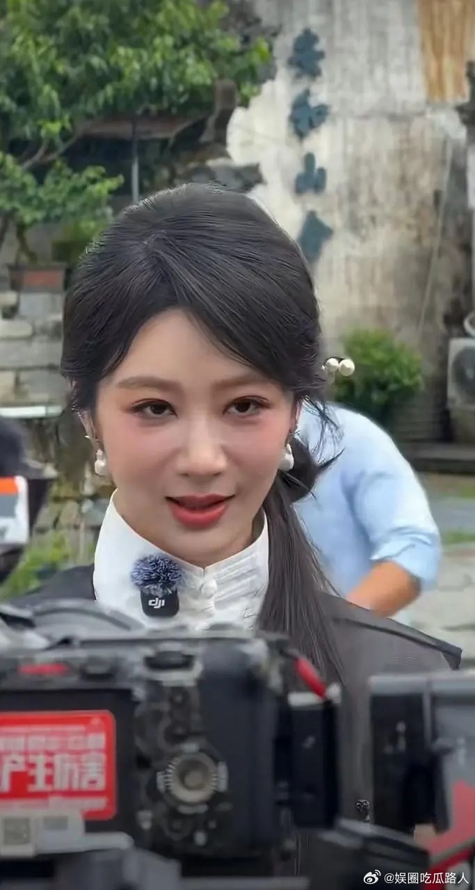 滤镜都加到糊蒙蒙了，还僵僵的，杨紫也是厉害。