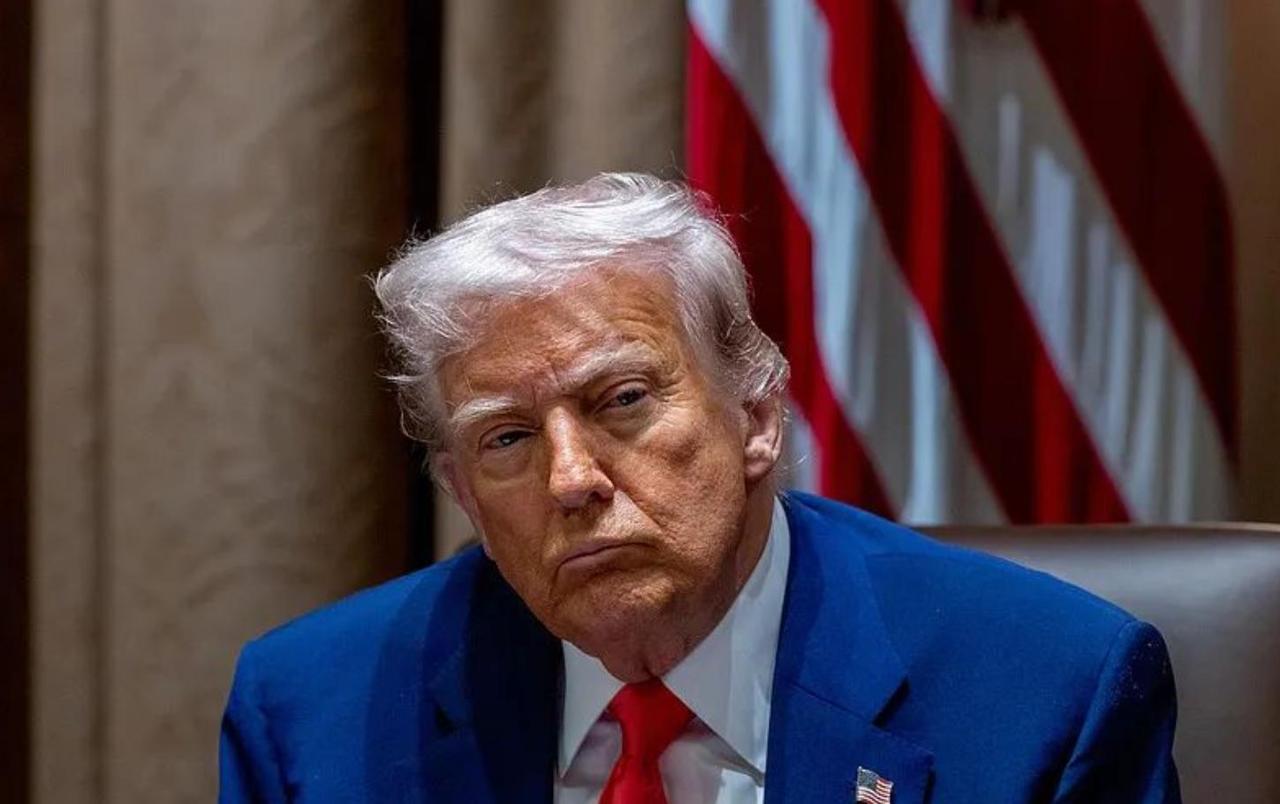 当下美国政坛舆论场里，特朗普的实际状态和执政口碑正在同步走下坡路，没有任何回暖迹