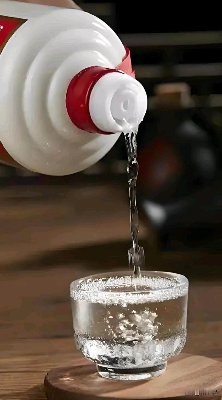 酒的保质年限： 
1、啤酒，质保期：1年 
2、葡萄酒，质保期：3-5年
 3、