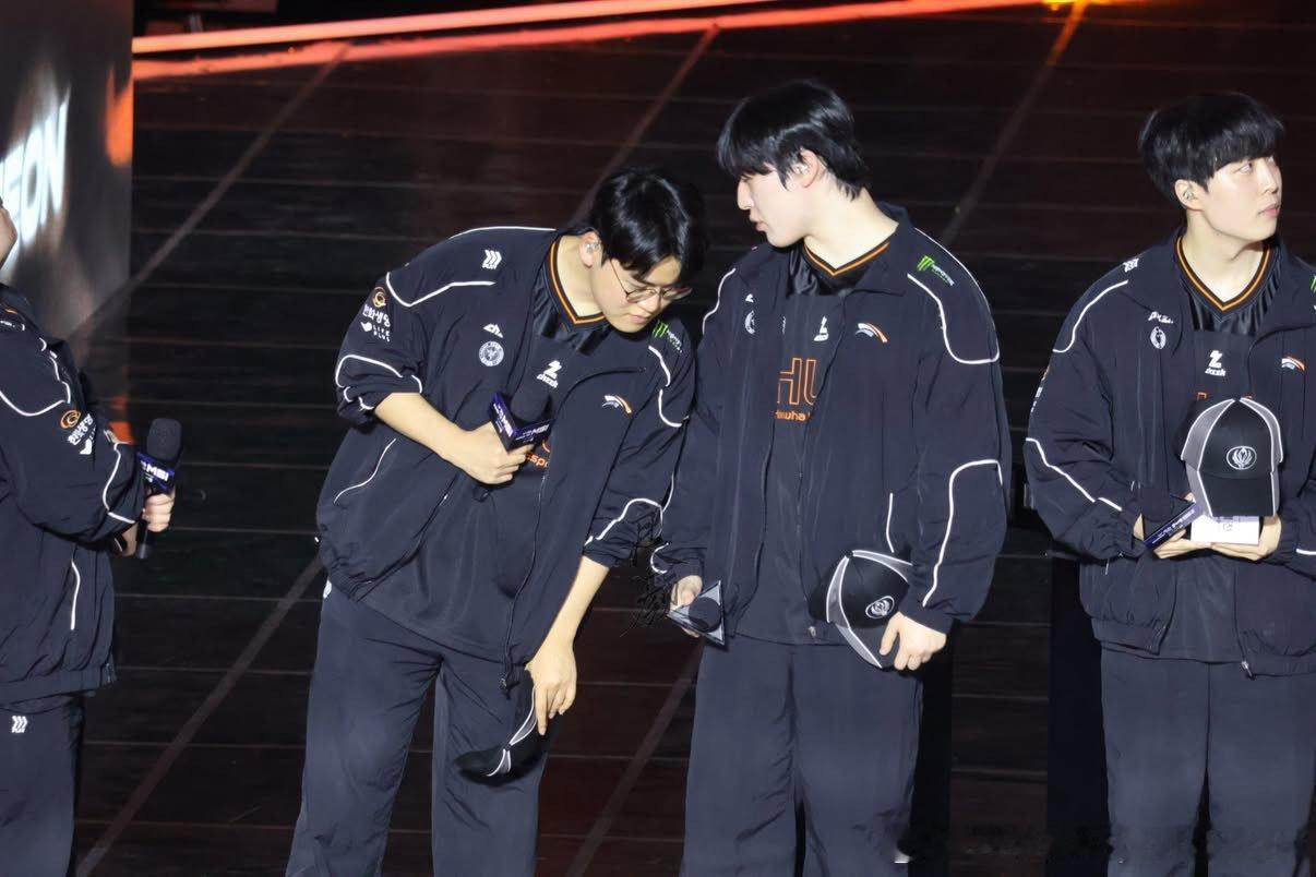 在说什么悄悄话Cr.Gommayusi98HLE战胜T12026LCKHLE