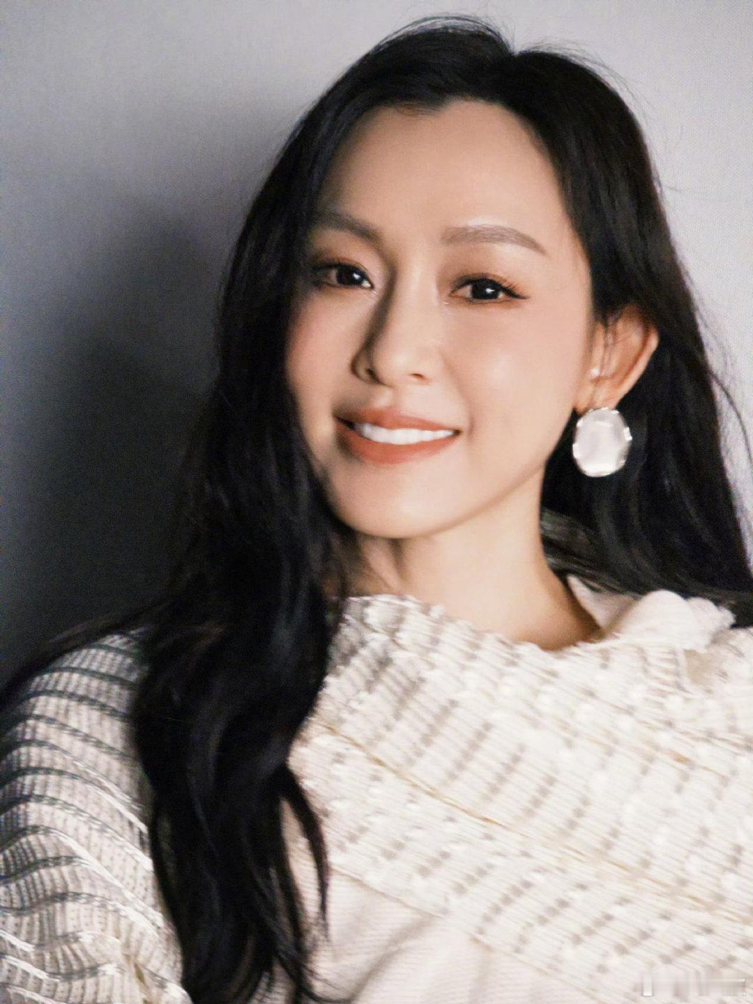 曾沛慈范玮琪合照乘风2026 终于等到“番茄炒蛋组合”同框！俩人站在一起就满是松