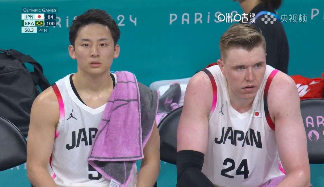 三连败，成为首个确定被淘汰的球队，八村塁缺阵日本男篮84比102输给巴西，三场奥