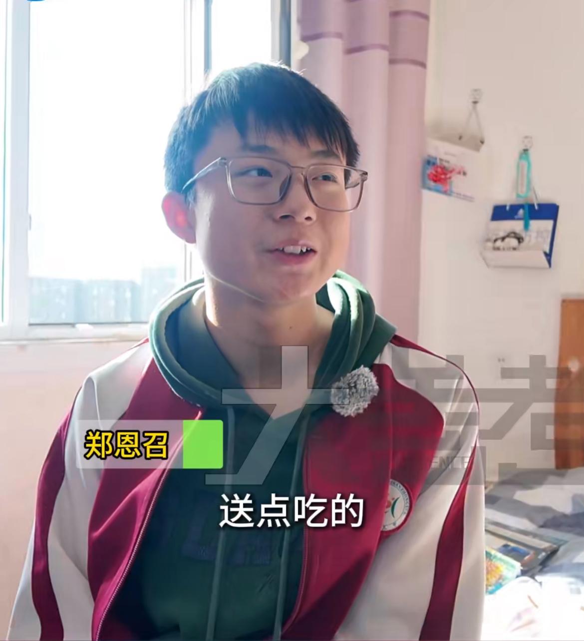 “真有志气！”父亲离世、母亲患病，14岁男孩小郑遇邻居刘女士伸出援手悉心照顾四年