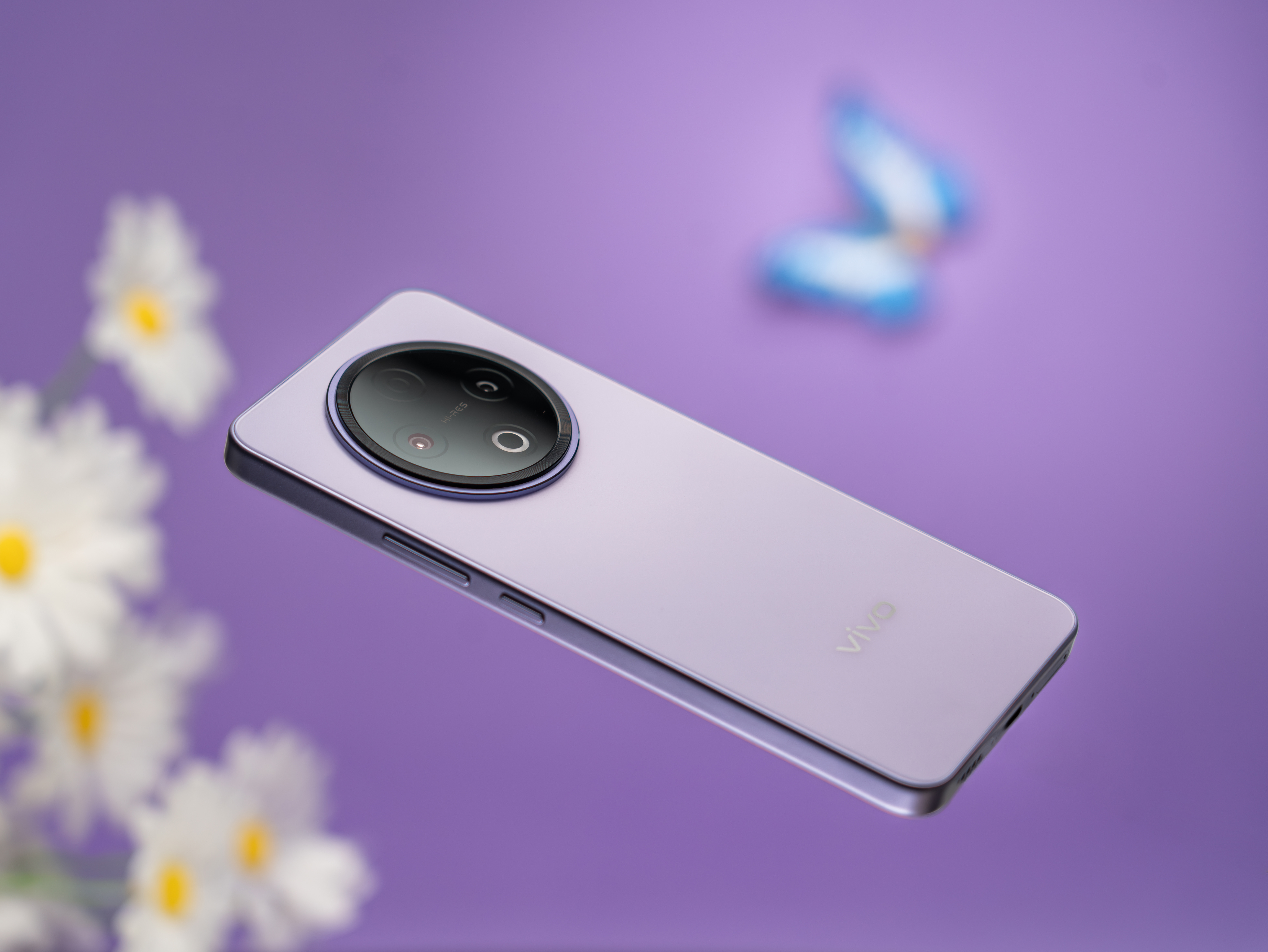 拿到8200mA电池的vivo Y500时我主打一个震惊，现在中端机整得跟充电宝