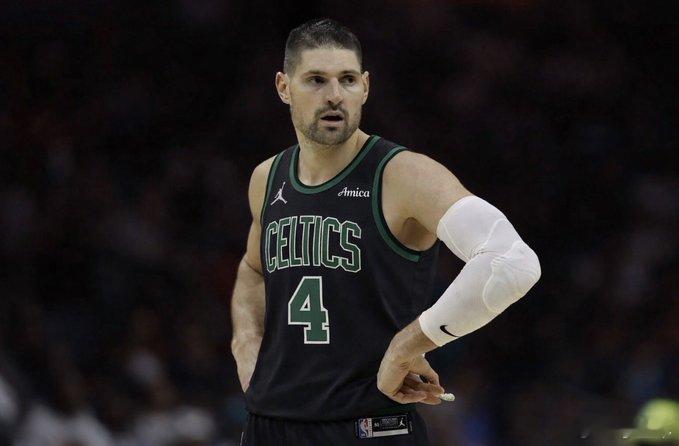 一觉醒来，西蒙斯还是被送走了，换回了公牛的武切维奇。其实从西蒙斯被交易到凯尔特人