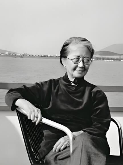 民国最后的才女张充和，一生从不体检、不吃保健品、不上养生课，90岁查出乳腺癌，家