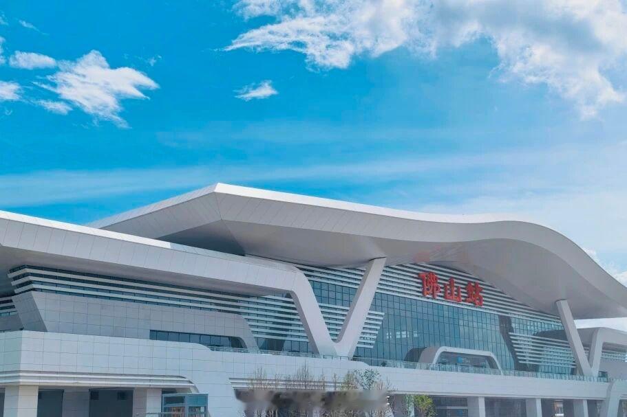 国铁头条【7月1日起，广州铁路实行新列车运行图】7月1日零时起，全国铁路实施20