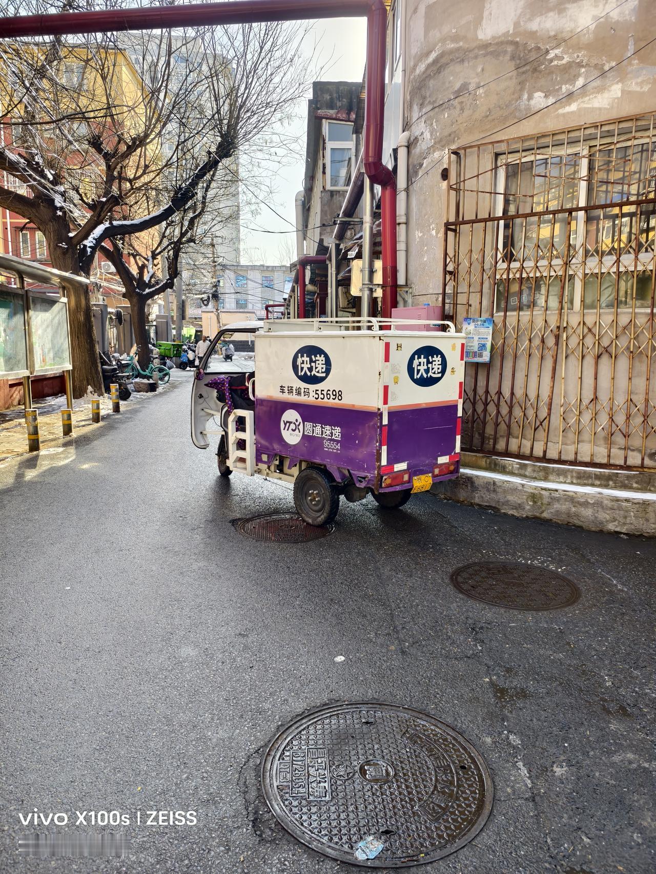 生活在大城市里真的是很方便，满大街都是快递外卖，快递都是送到家门口，日常生活用品